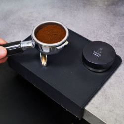 Mise en scène du tapis de tassage en silicone 
